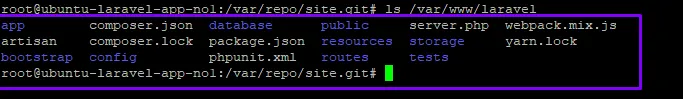 Listado de /var/www/laravel en el servidor con todos los archivos del proyecto Laravel