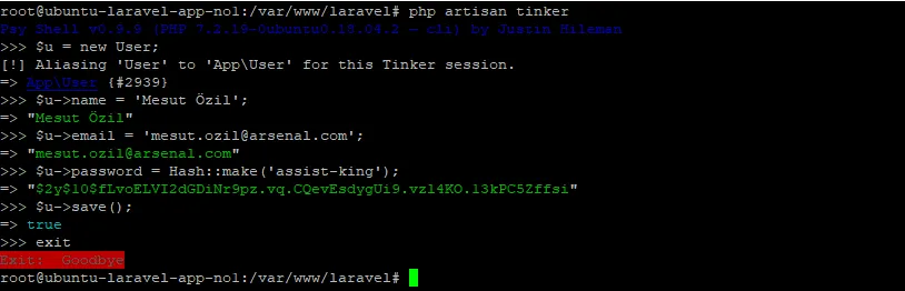 Sesión de Tinker creando un usuario de prueba y guardándolo en la base de datos